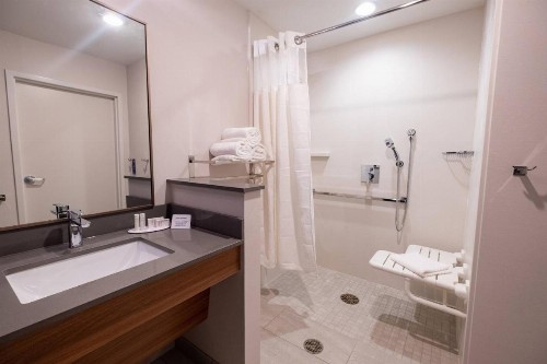 Fairfield by Marriott Inn & Suites Fond du Lac - image 9