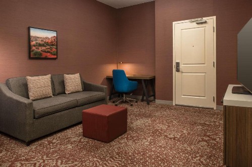 Hilton Garden Inn Fontana - image 22