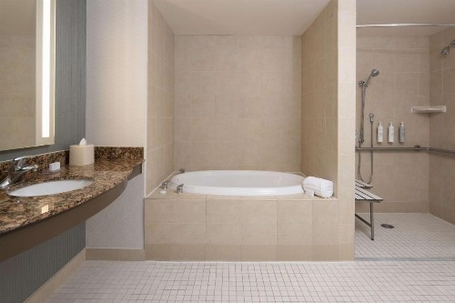 Hilton Garden Inn Fontana - image 25