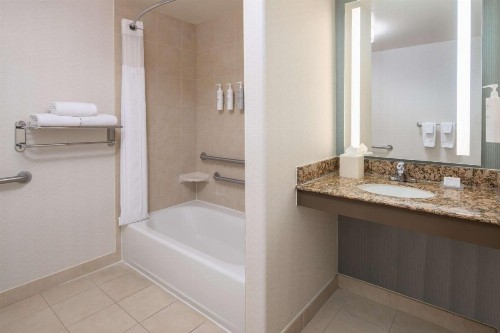 Hilton Garden Inn Fontana - image 37