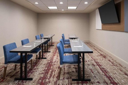 Hilton Garden Inn Fontana - image 38