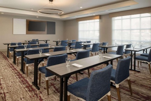 Hilton Garden Inn Fontana - image 45