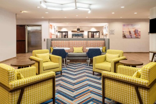 Hampton Inn Irvine/East Lake Forest - image 3
