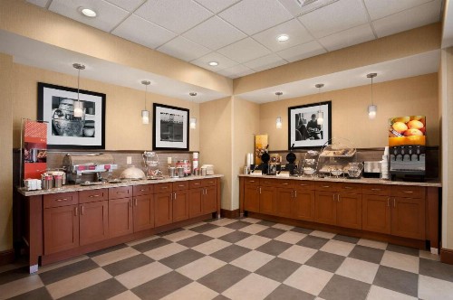 Hampton Inn Magnolia - image 13