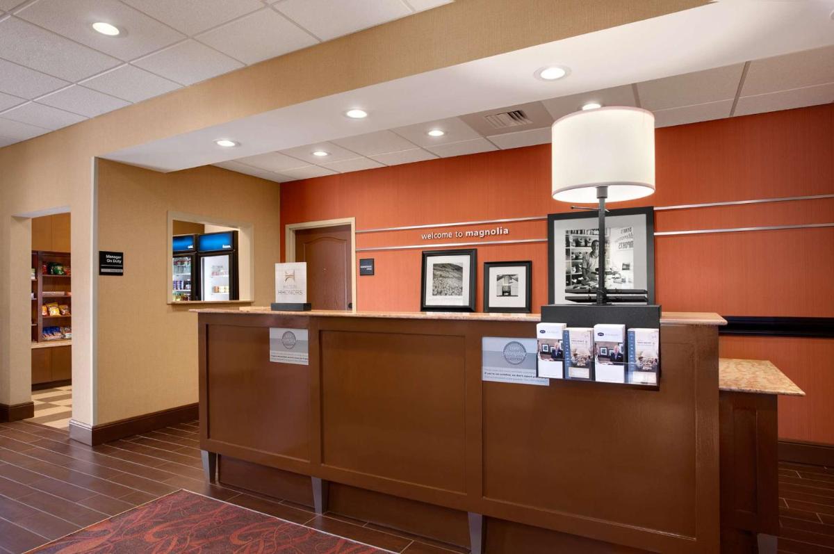 Hampton Inn Magnolia - image 5
