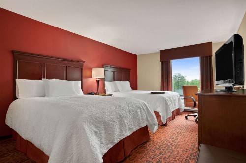 Hampton Inn Magnolia - image 6
