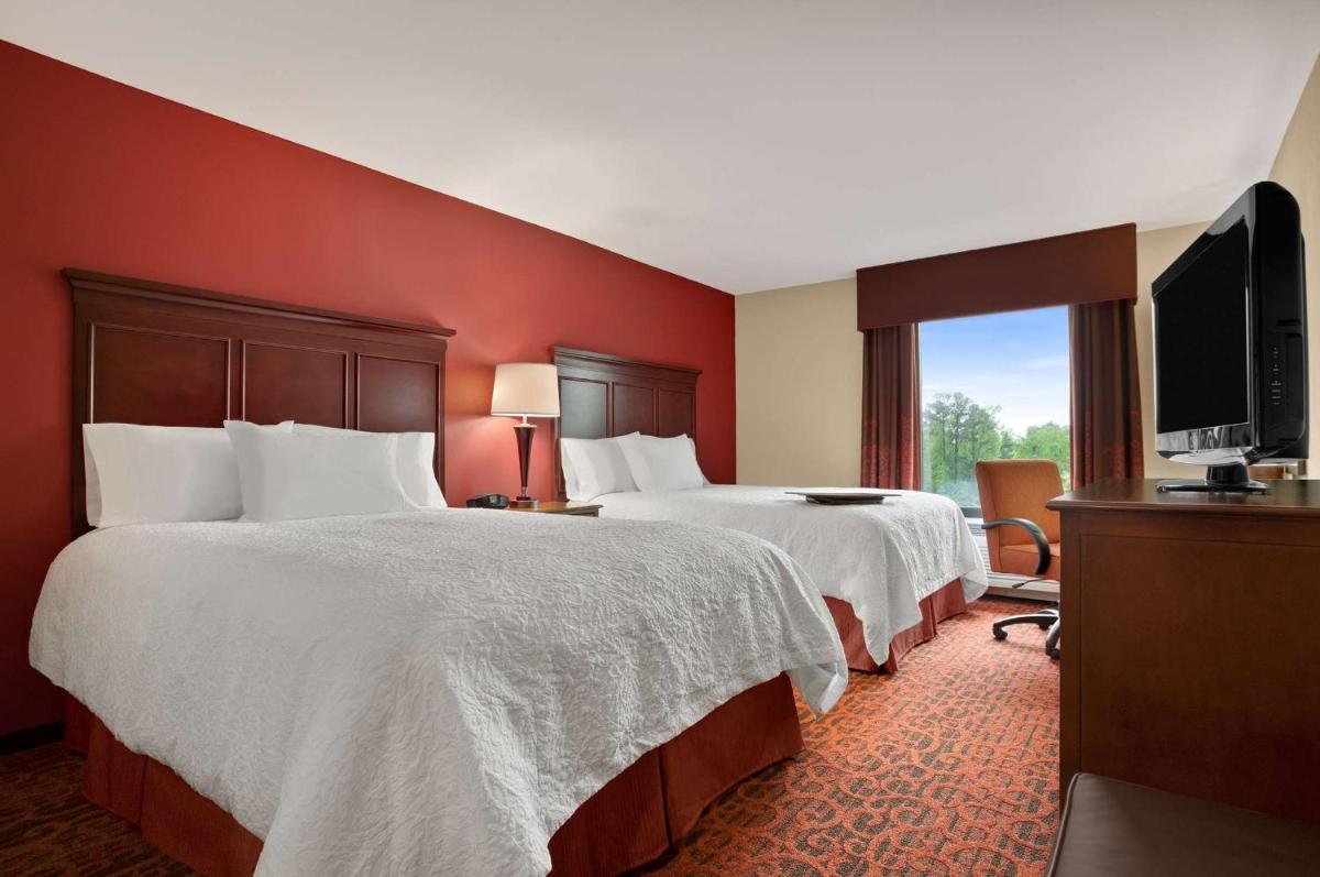 Hampton Inn Magnolia - image 6