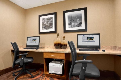 Hampton Inn Magnolia - image 9