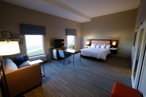 Hampton Inn & Suites Forest City - image 12