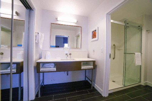 Hampton Inn & Suites Forest City - image 14