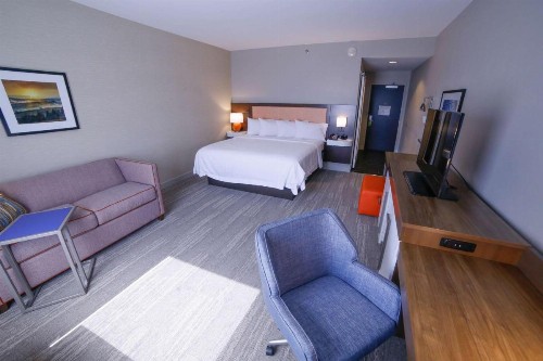 Hampton Inn & Suites Forest City - image 15