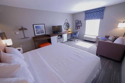 Hampton Inn & Suites Forest City - image 18