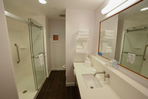Hampton Inn & Suites Forest City - image 19