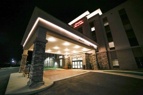 Hampton Inn & Suites Forest City - image 2