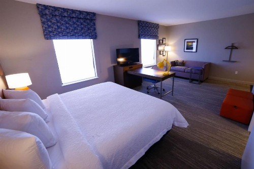 Hampton Inn & Suites Forest City - image 20