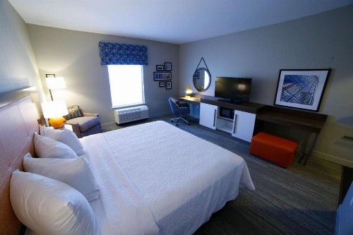 Hampton Inn & Suites Forest City - image 21