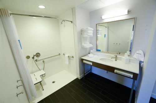 Hampton Inn & Suites Forest City - image 23