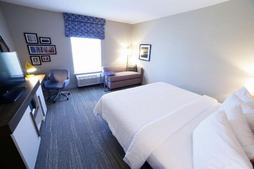Hampton Inn & Suites Forest City - image 24