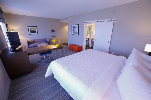 Hampton Inn & Suites Forest City - image 28