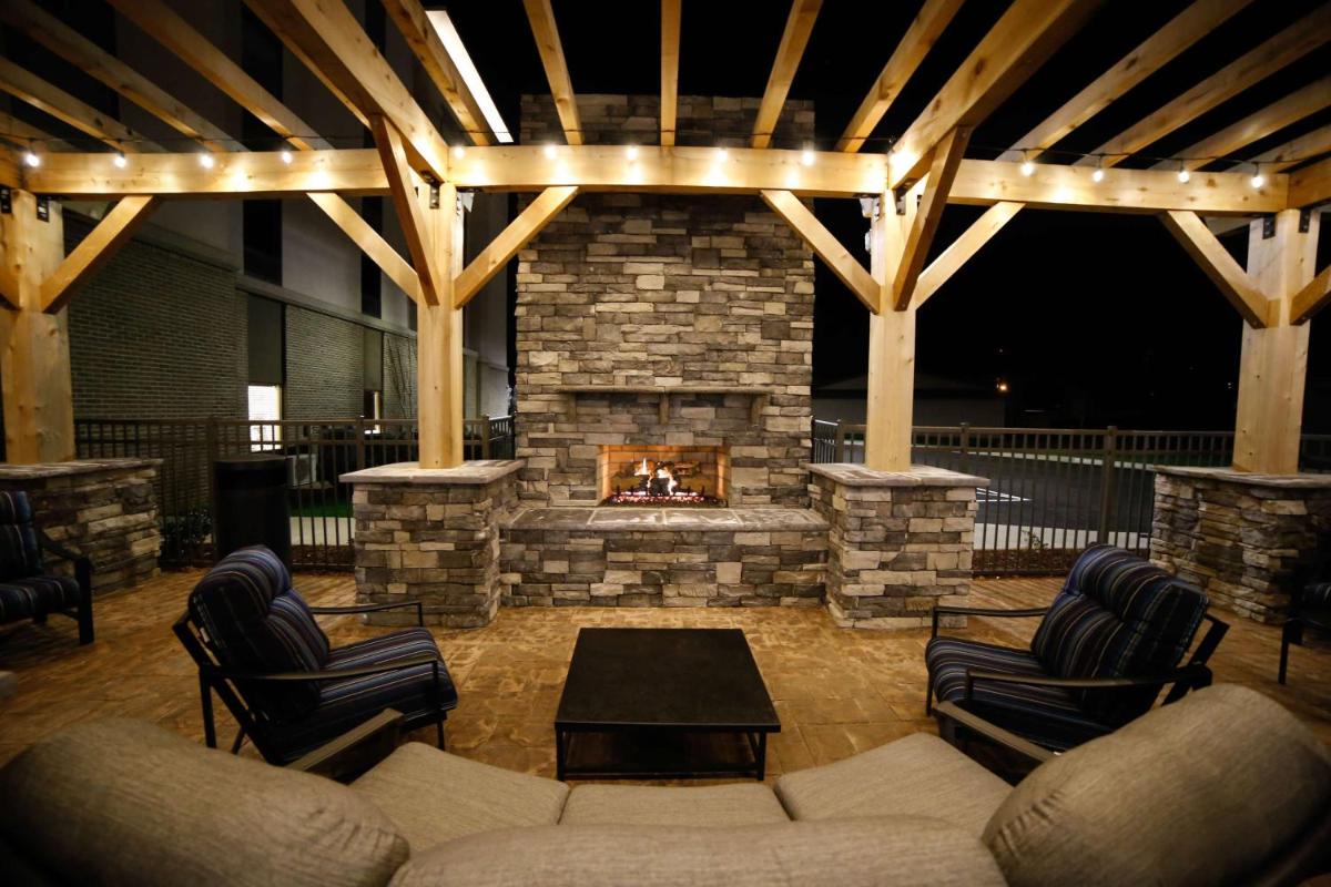 Hampton Inn & Suites Forest City - image 3