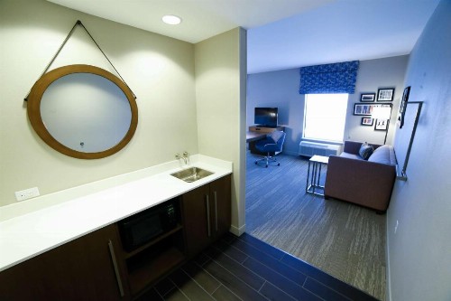Hampton Inn & Suites Forest City - image 33