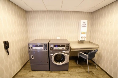 Hampton Inn & Suites Forest City - image 34
