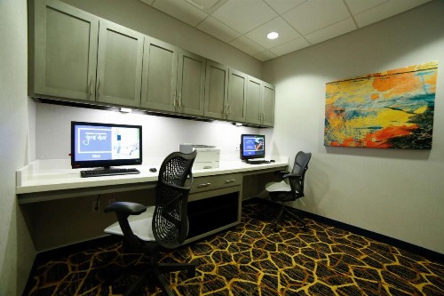 Hampton Inn & Suites Forest City - image 35