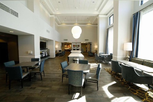Hampton Inn & Suites Forest City - image 6