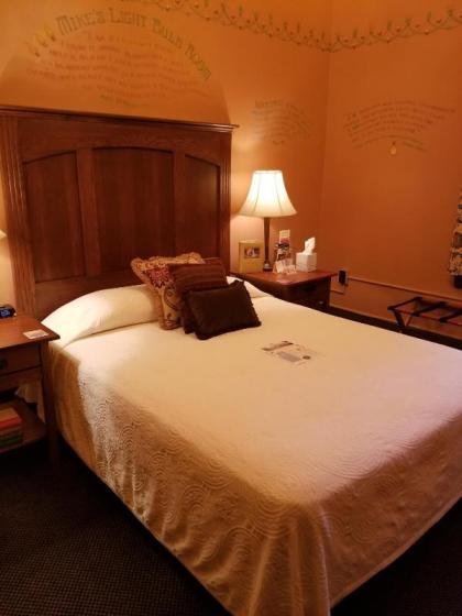 McMenamins Grand Lodge - image 2