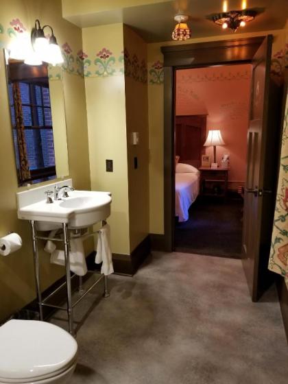 McMenamins Grand Lodge - image 4