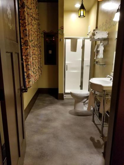 McMenamins Grand Lodge - image 5