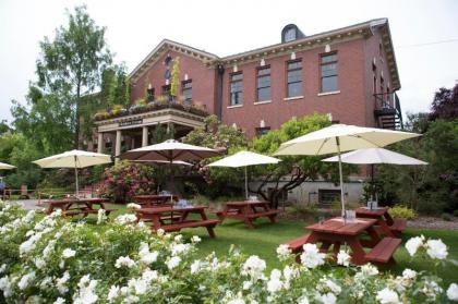 McMenamins Grand Lodge - image 9