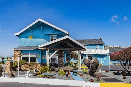 Oceanside Inn & Suites