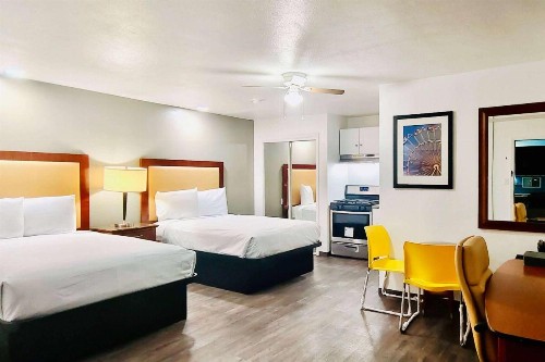 Oceanside Inn & Suites - image 11