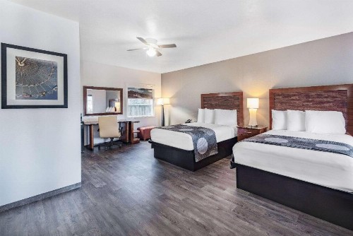 Oceanside Inn & Suites - image 16