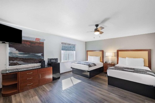 Oceanside Inn & Suites - image 17