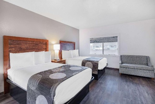 Oceanside Inn & Suites - image 18