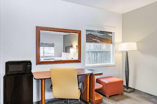 Oceanside Inn & Suites - image 20