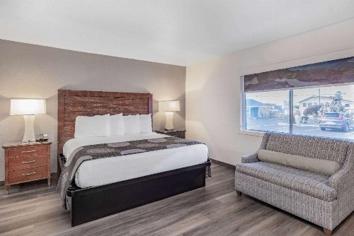 Oceanside Inn & Suites - image 23
