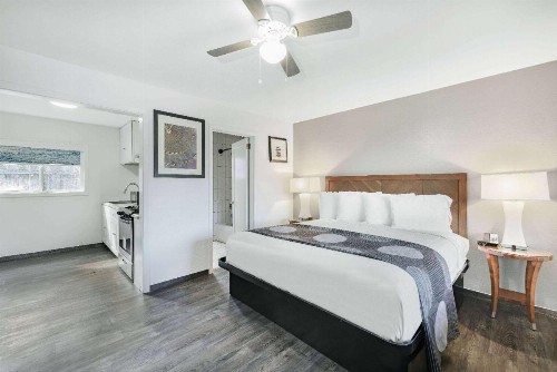 Oceanside Inn & Suites - image 24