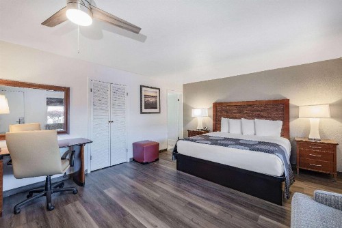 Oceanside Inn & Suites - image 26