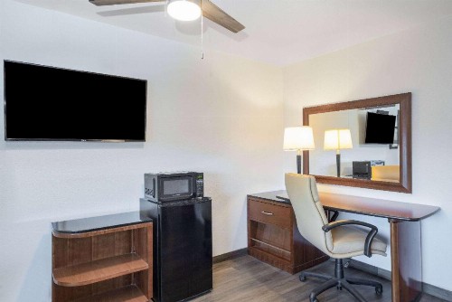 Oceanside Inn & Suites - image 27