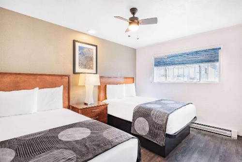Oceanside Inn & Suites - image 30