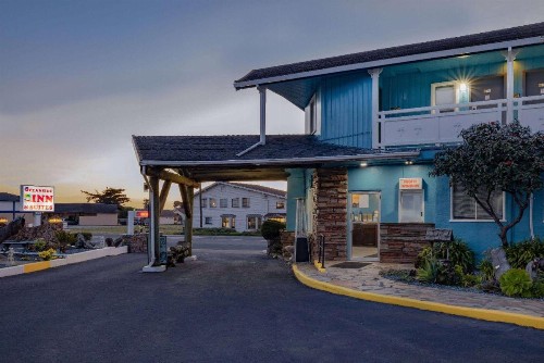 Oceanside Inn & Suites - image 4
