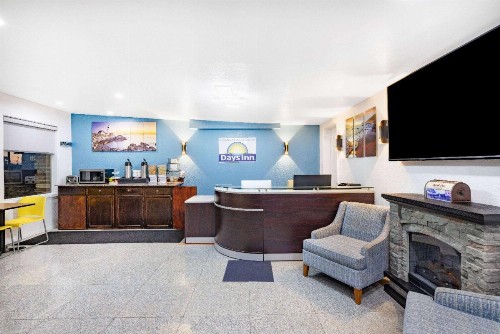 Oceanside Inn & Suites - image 6