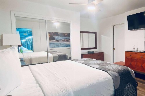 Oceanside Inn & Suites - image 7