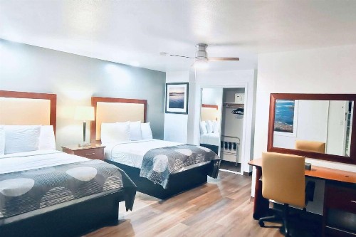 Oceanside Inn & Suites - image 8