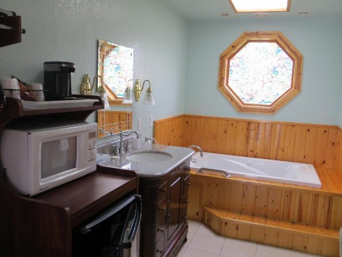 Coast Inn and Spa - image 24