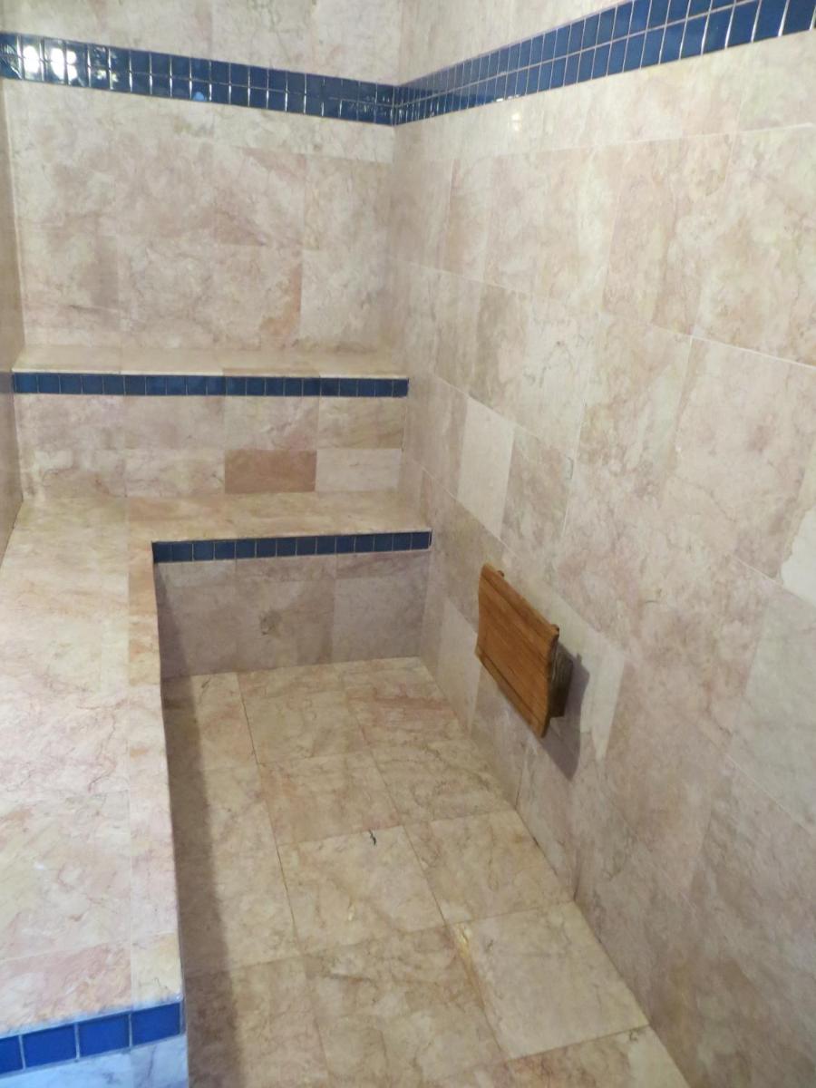 Coast Inn and Spa - image 4