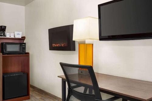 Ebb Tide Lodge - image 11